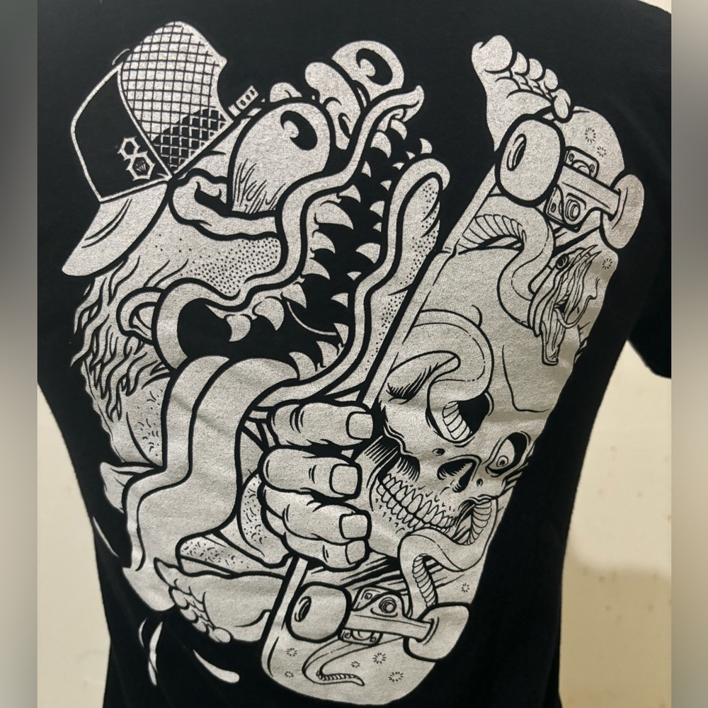 Rebel 8 Die or Skate! T-Shirt.  Never worn. - Picture 2 of 8